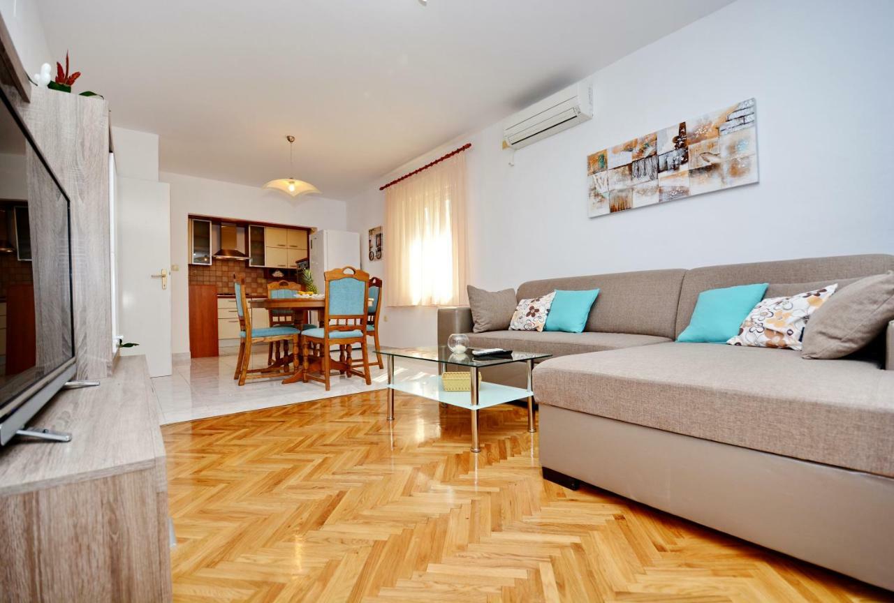 Apartment Dunatov Zara Esterno foto